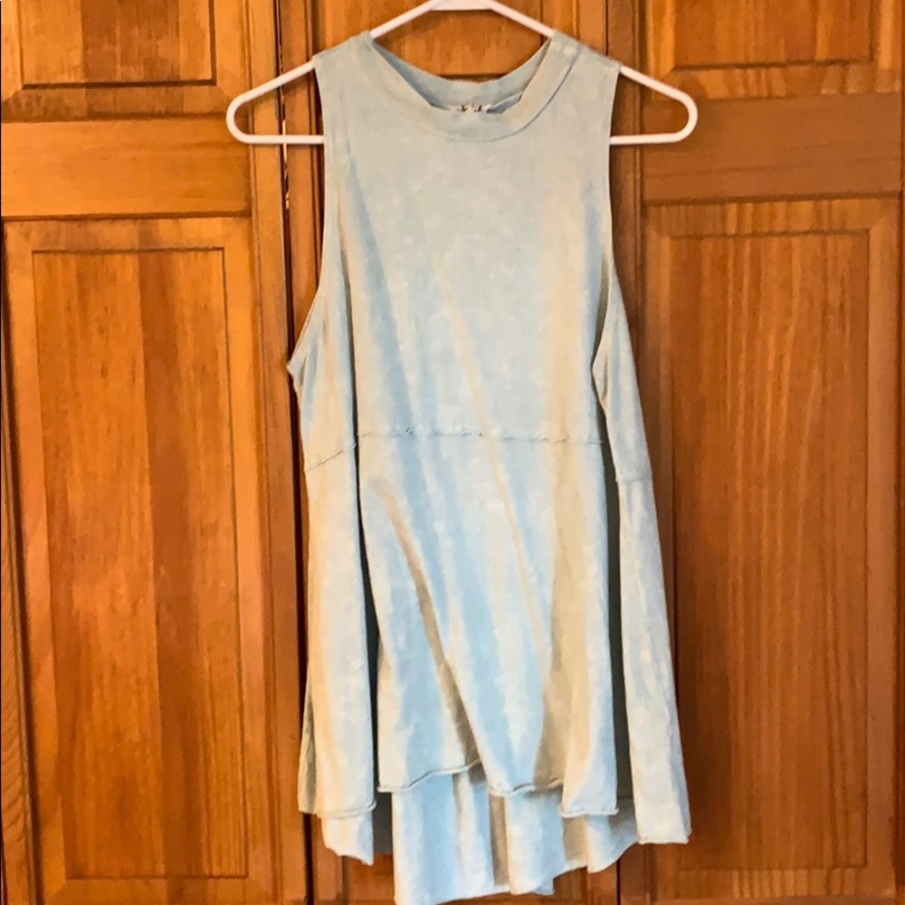 Blue, worn look tank